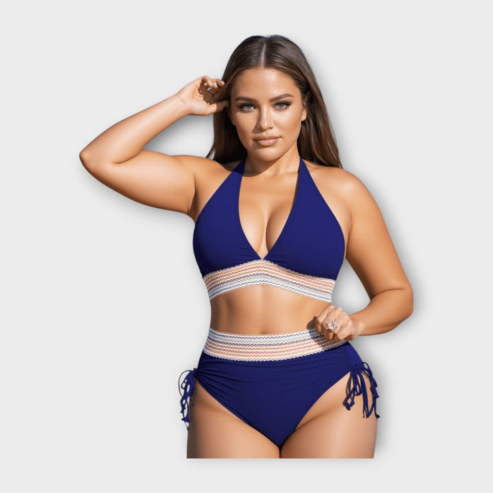 Bikini s čipkovými detailmi a vysokým pásom