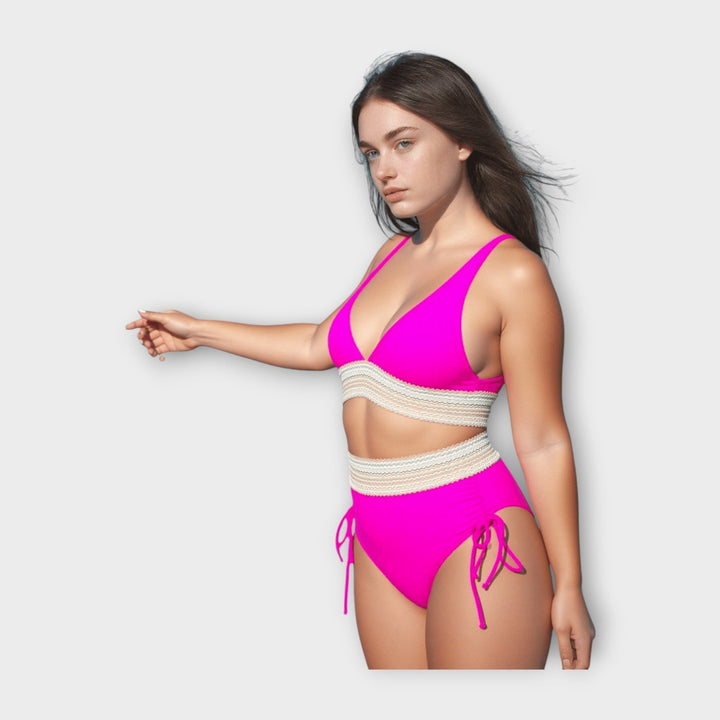 Bikini s čipkovými detailmi a vysokým pásom