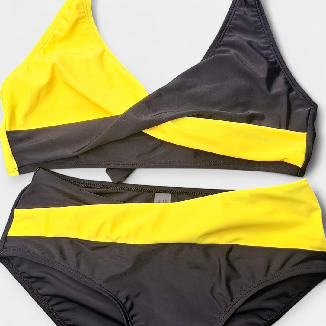 Bikiny s krížovým výstrihom
